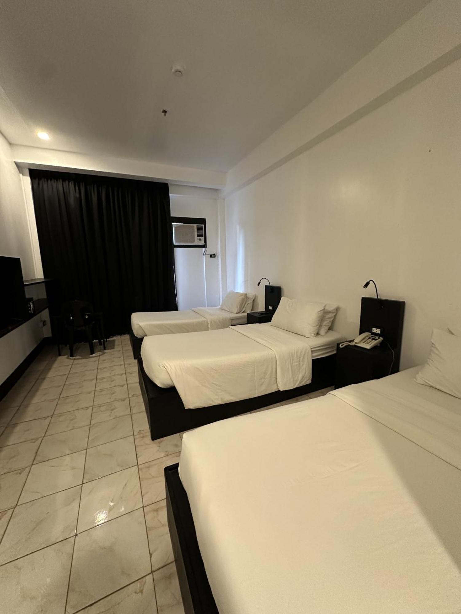 Fernando'S Hotel Sorsogon Bagian luar foto