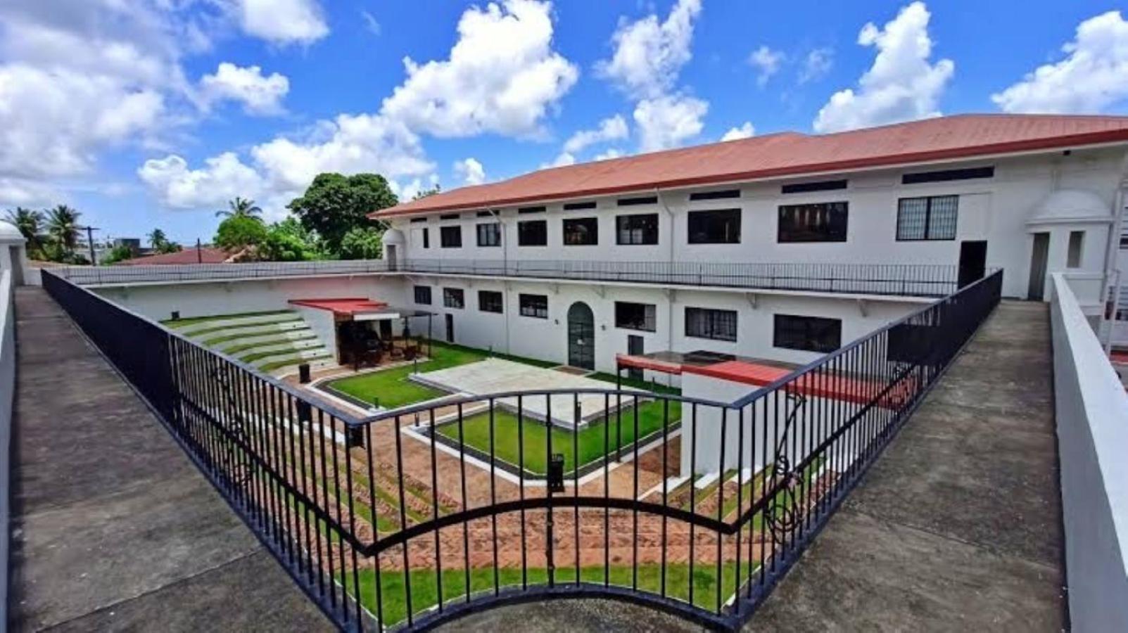 Fernando'S Hotel Sorsogon Bagian luar foto
